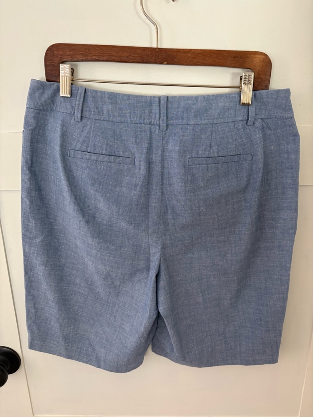 Talbots Perfect Short Chambray Cotton Bermuda. Size 10P. - Picture 4 of 10